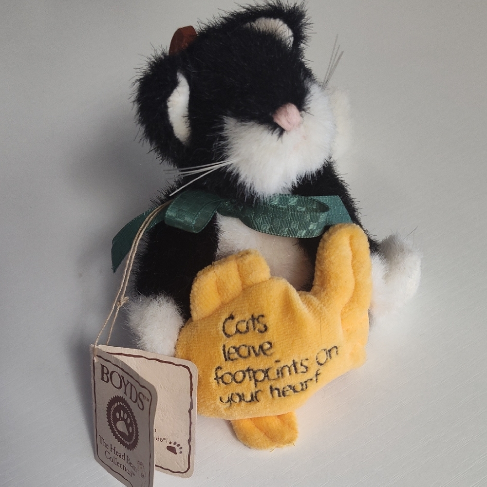 Boyds Plush Cat with Green Ribbon and Yellow Fish